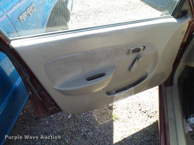 image for item L2736 2002 Kia Spectra