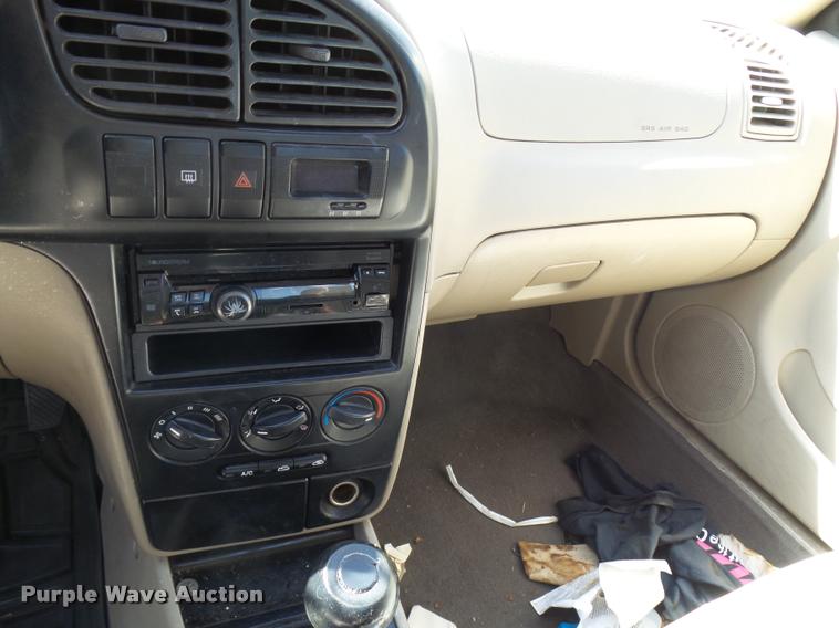 image for item L2736 2002 Kia Spectra