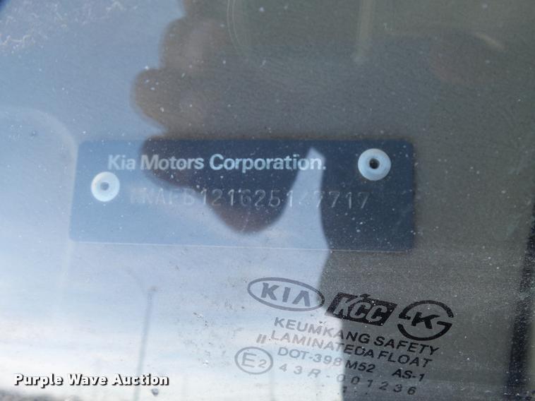 image for item L2736 2002 Kia Spectra