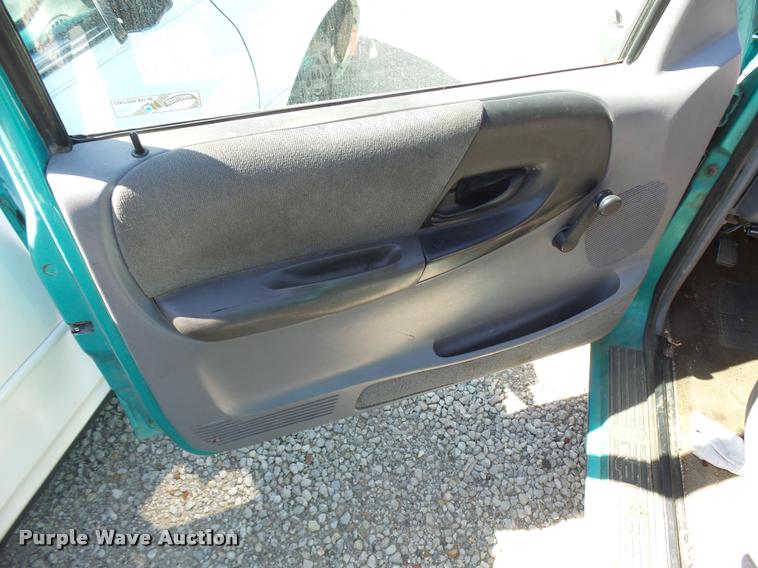 image for item L2737 1994 Ford Ranger pickup truck