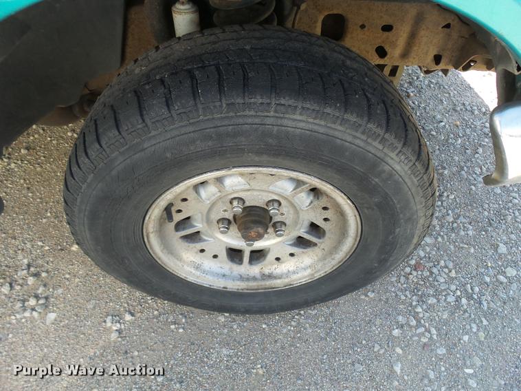 image for item L2737 1994 Ford Ranger pickup truck