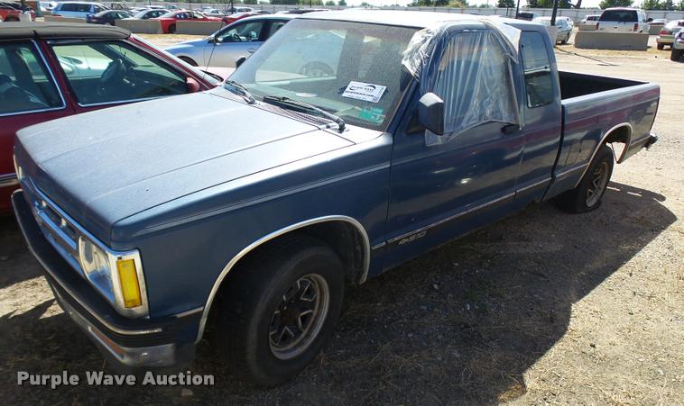 image for item L2739 1993 Chevrolet S10 Ext. Cab pickup truck