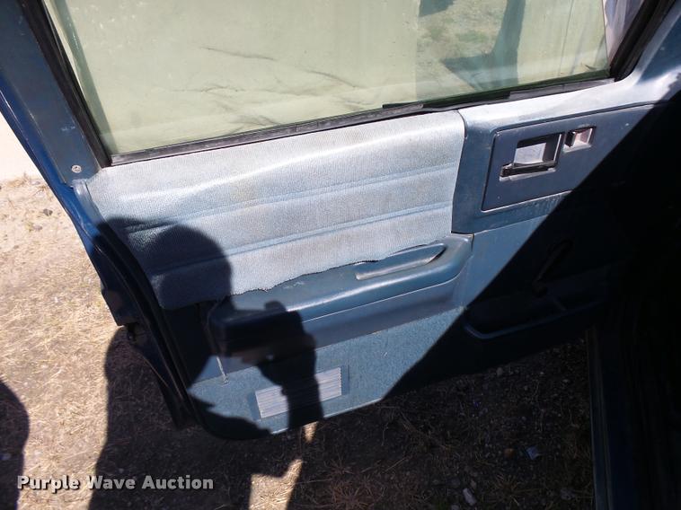 image for item L2739 1993 Chevrolet S10 Ext. Cab pickup truck