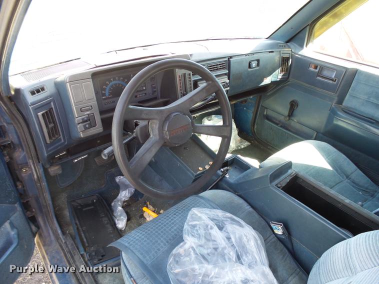 image for item L2739 1993 Chevrolet S10 Ext. Cab pickup truck