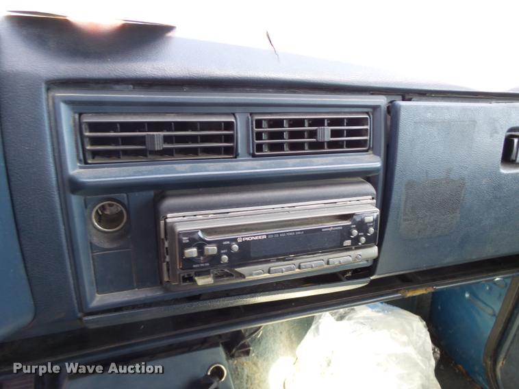 image for item L2739 1993 Chevrolet S10 Ext. Cab pickup truck