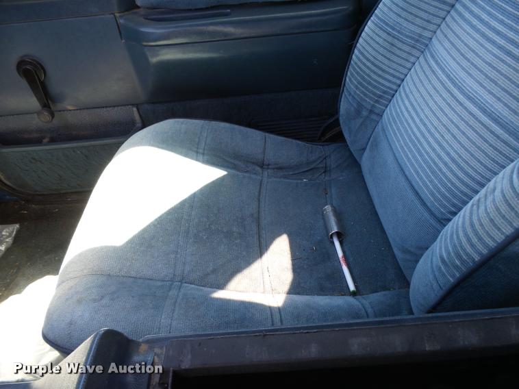 image for item L2739 1993 Chevrolet S10 Ext. Cab pickup truck