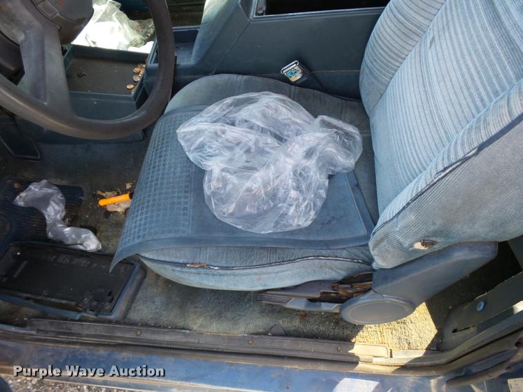 image for item L2739 1993 Chevrolet S10 Ext. Cab pickup truck