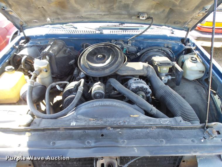 image for item L2739 1993 Chevrolet S10 Ext. Cab pickup truck