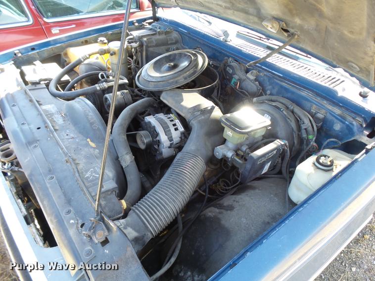 image for item L2739 1993 Chevrolet S10 Ext. Cab pickup truck