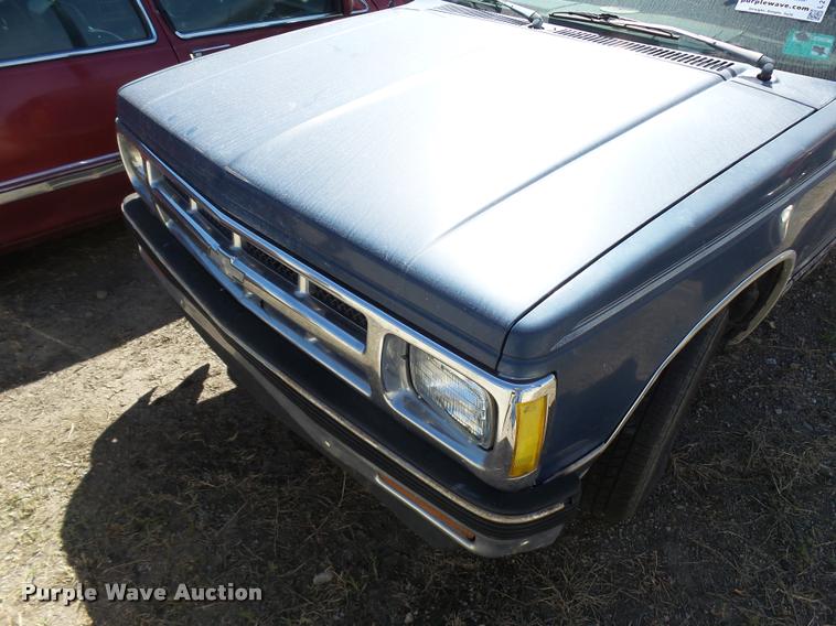 image for item L2739 1993 Chevrolet S10 Ext. Cab pickup truck