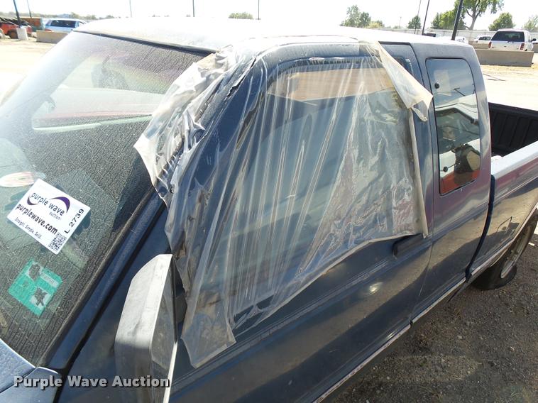 image for item L2739 1993 Chevrolet S10 Ext. Cab pickup truck