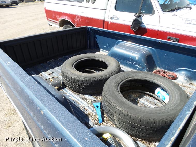 image for item L2739 1993 Chevrolet S10 Ext. Cab pickup truck