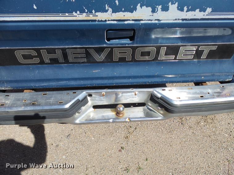 image for item L2739 1993 Chevrolet S10 Ext. Cab pickup truck