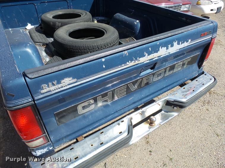 image for item L2739 1993 Chevrolet S10 Ext. Cab pickup truck