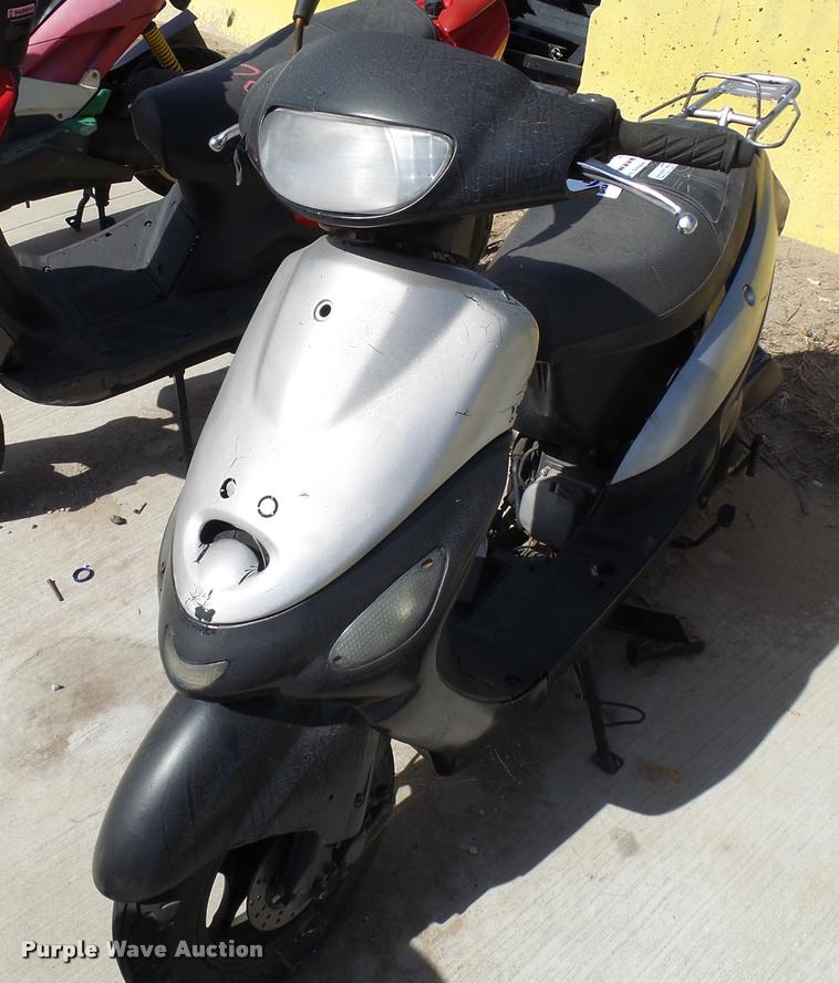 image for item L2740 2014 Bashan scooter