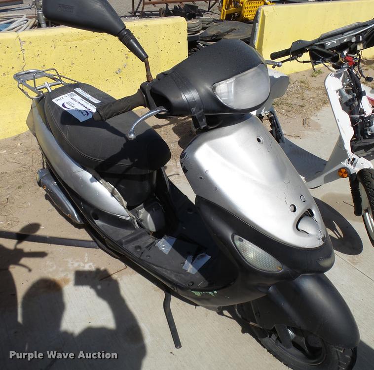 image for item L2740 2014 Bashan scooter