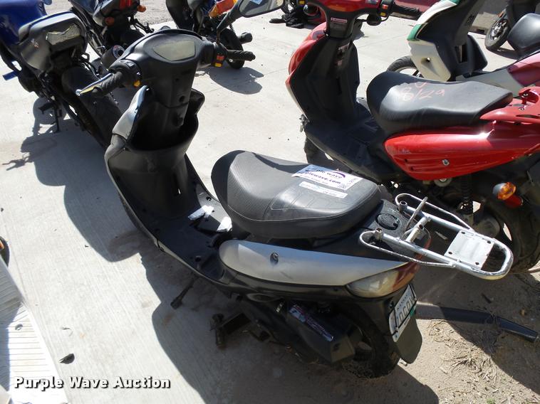 image for item L2740 2014 Bashan scooter