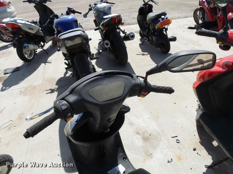 image for item L2740 2014 Bashan scooter