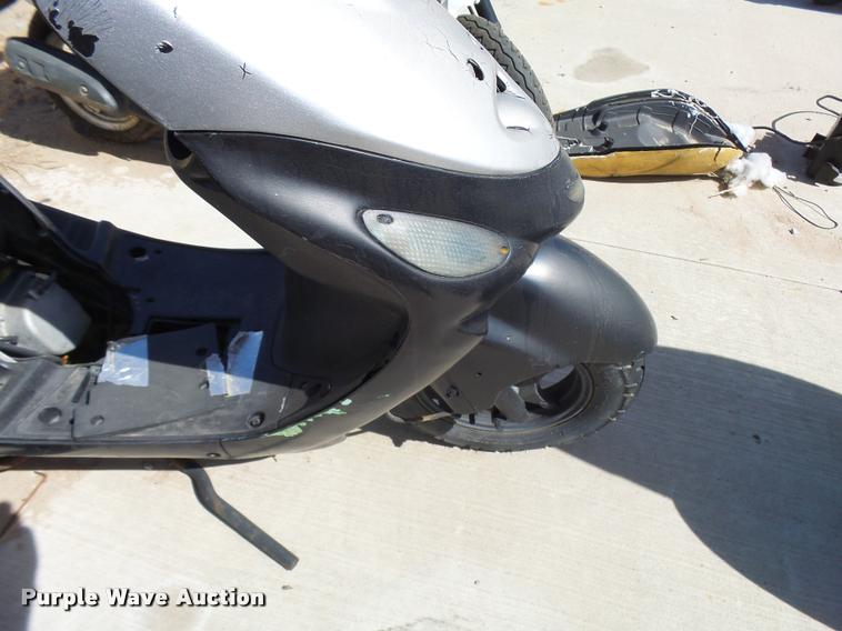 image for item L2740 2014 Bashan scooter