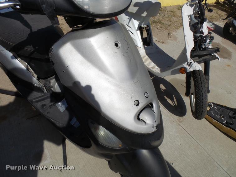 image for item L2740 2014 Bashan scooter