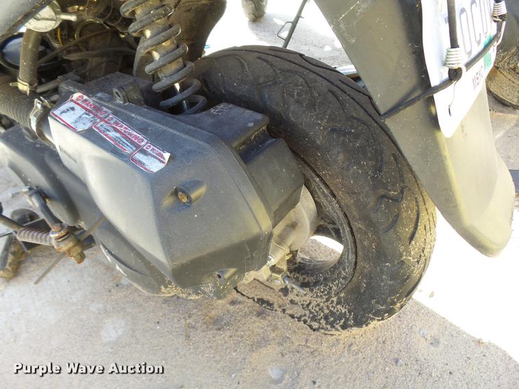 image for item L2740 2014 Bashan scooter