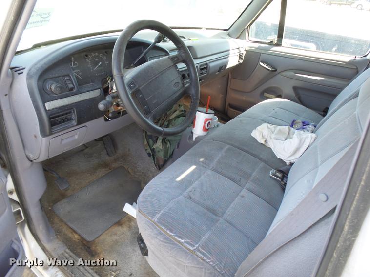 image for item L2741 1994 Ford F150 pickup truck