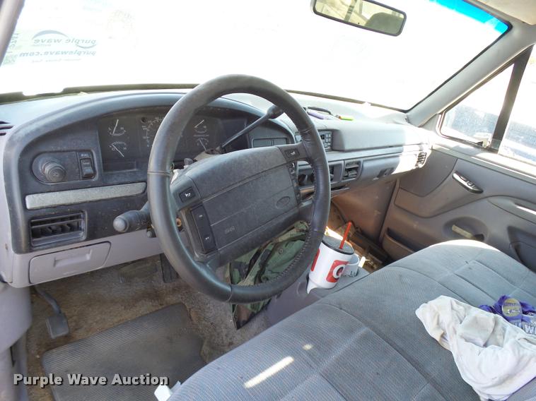 image for item L2741 1994 Ford F150 pickup truck