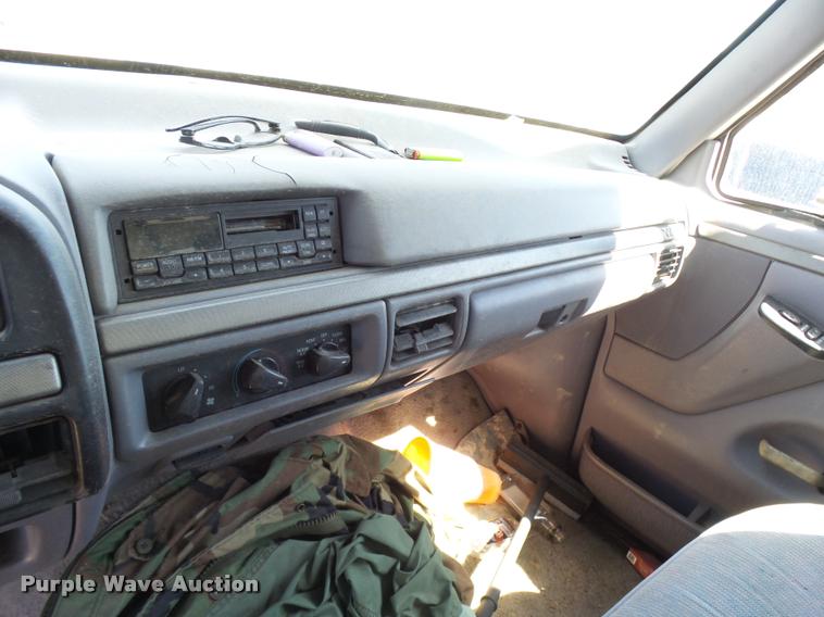 image for item L2741 1994 Ford F150 pickup truck