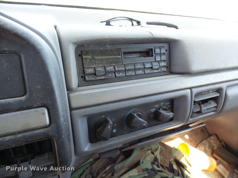 image for item L2741 1994 Ford F150 pickup truck