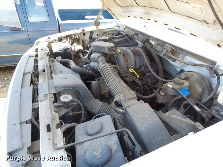 image for item L2741 1994 Ford F150 pickup truck