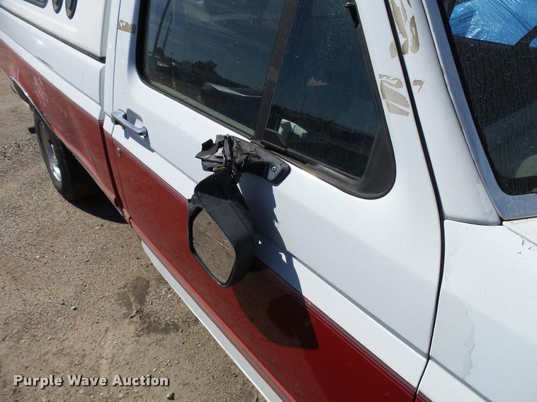 image for item L2741 1994 Ford F150 pickup truck