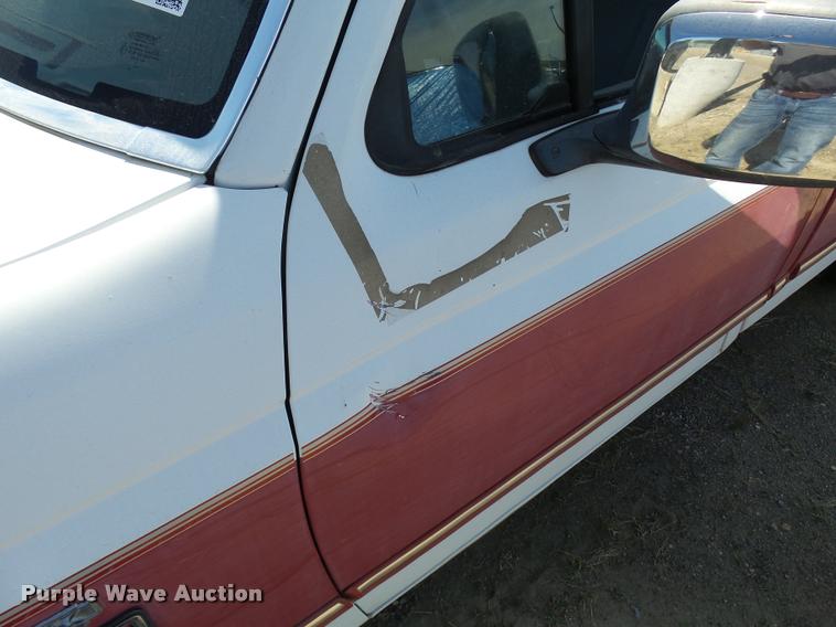 image for item L2741 1994 Ford F150 pickup truck