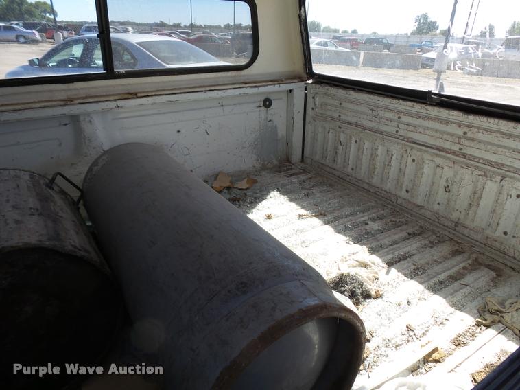 image for item L2741 1994 Ford F150 pickup truck