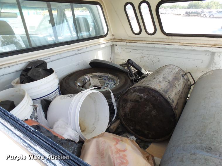 image for item L2741 1994 Ford F150 pickup truck