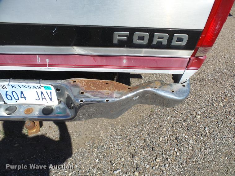 image for item L2741 1994 Ford F150 pickup truck