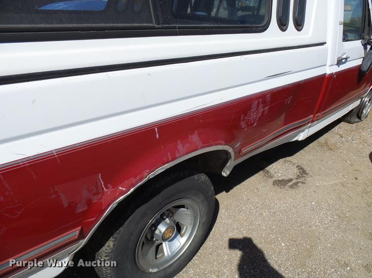 image for item L2741 1994 Ford F150 pickup truck