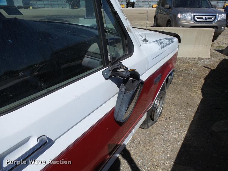 image for item L2741 1994 Ford F150 pickup truck