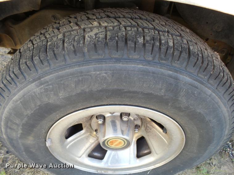 image for item L2741 1994 Ford F150 pickup truck