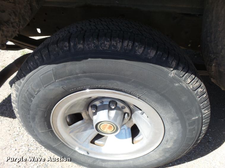 image for item L2741 1994 Ford F150 pickup truck