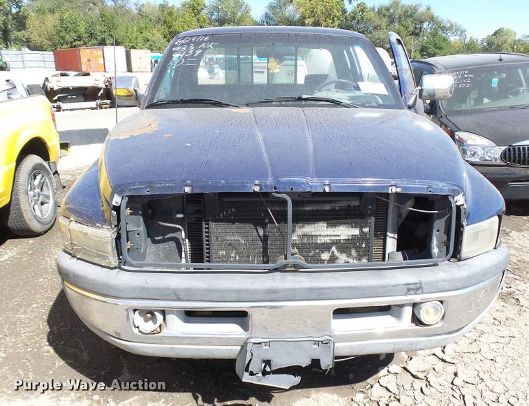 image for item L2742 1995 Dodge Ram 1500 Club Cab pickup truck