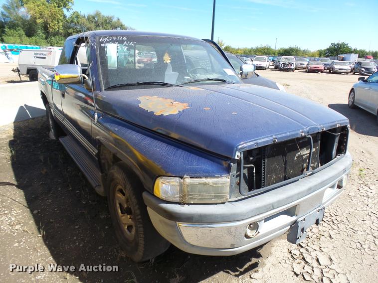 image for item L2742 1995 Dodge Ram 1500 Club Cab pickup truck