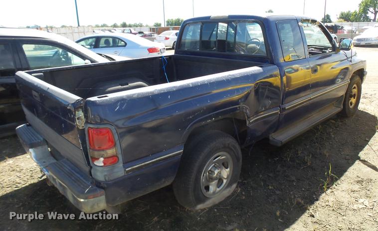 image for item L2742 1995 Dodge Ram 1500 Club Cab pickup truck