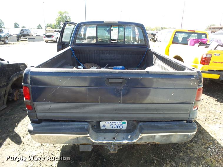 image for item L2742 1995 Dodge Ram 1500 Club Cab pickup truck