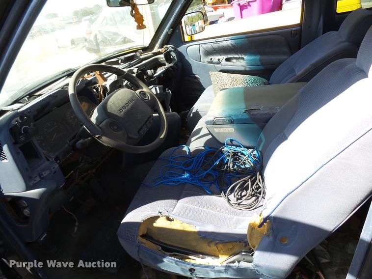 image for item L2742 1995 Dodge Ram 1500 Club Cab pickup truck