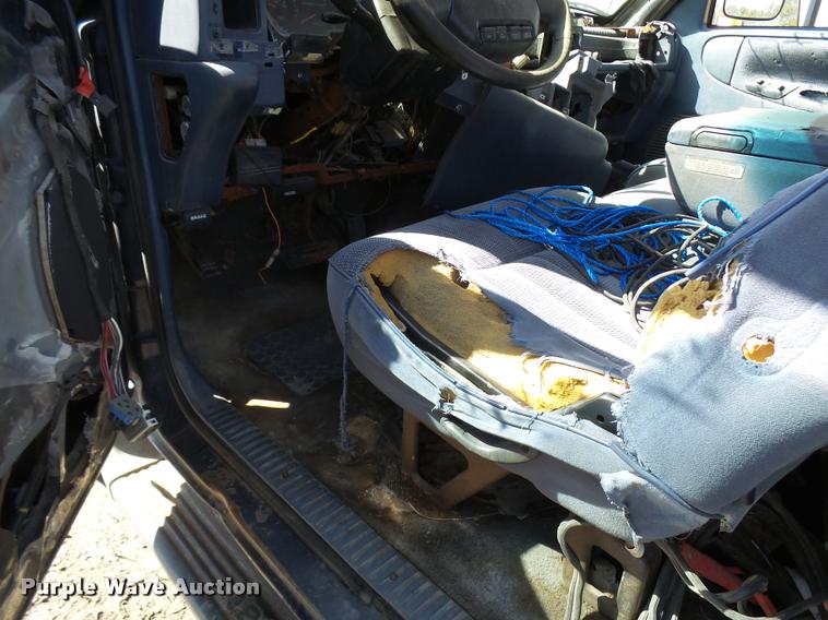 image for item L2742 1995 Dodge Ram 1500 Club Cab pickup truck