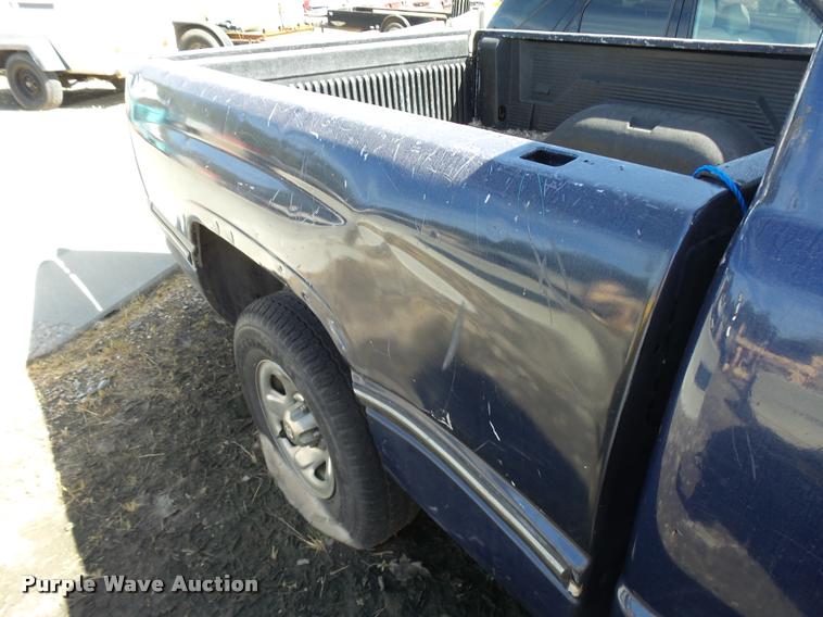 image for item L2742 1995 Dodge Ram 1500 Club Cab pickup truck