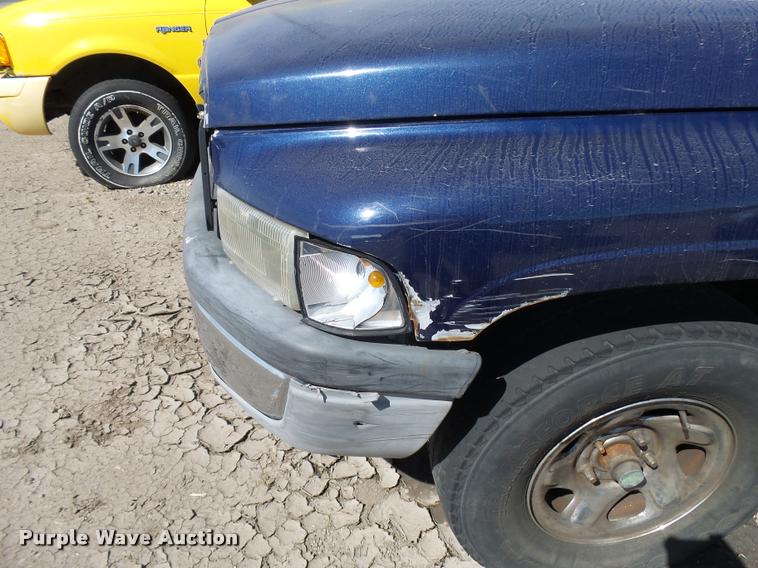 image for item L2742 1995 Dodge Ram 1500 Club Cab pickup truck