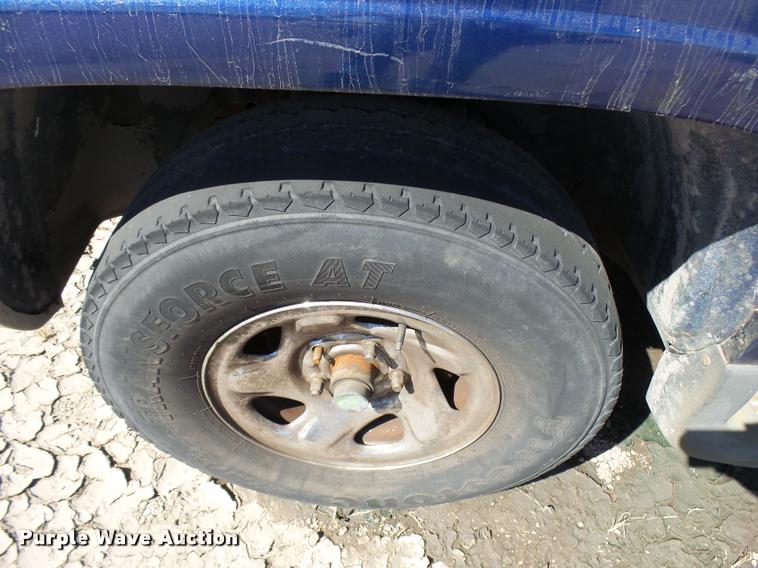 image for item L2742 1995 Dodge Ram 1500 Club Cab pickup truck