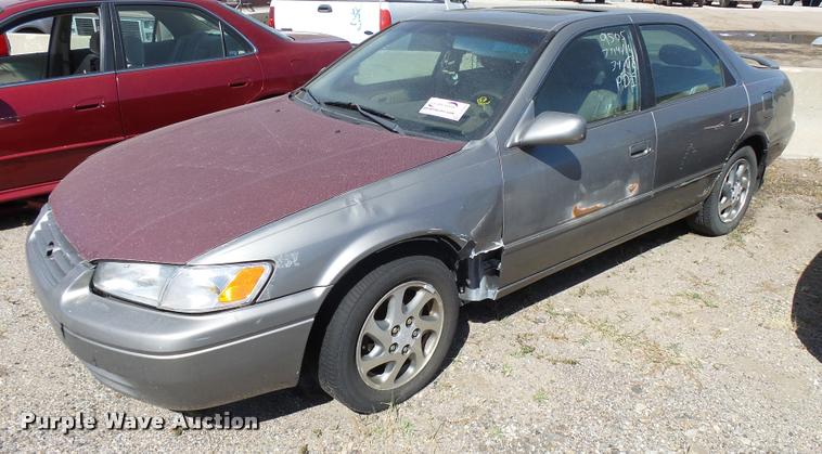image for item L2743 1998 Toyota Camry