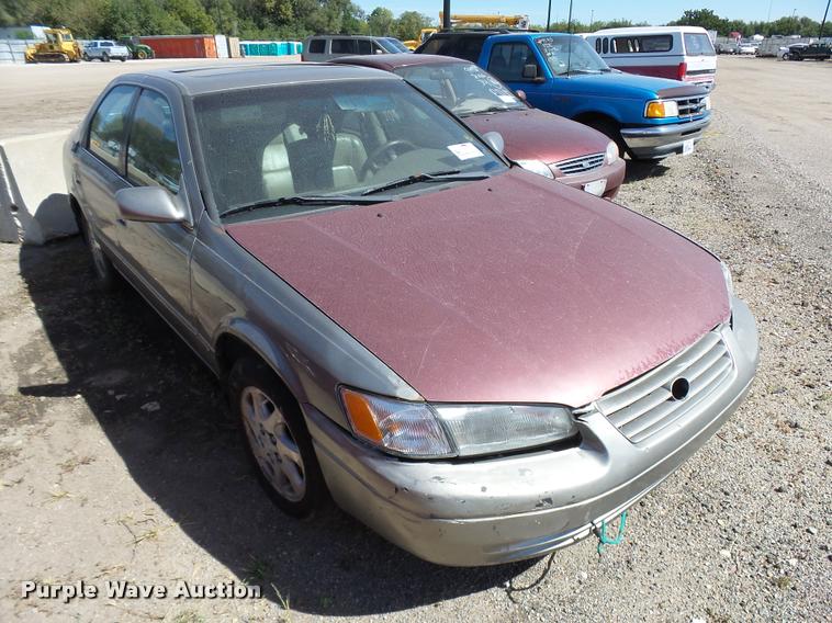 image for item L2743 1998 Toyota Camry